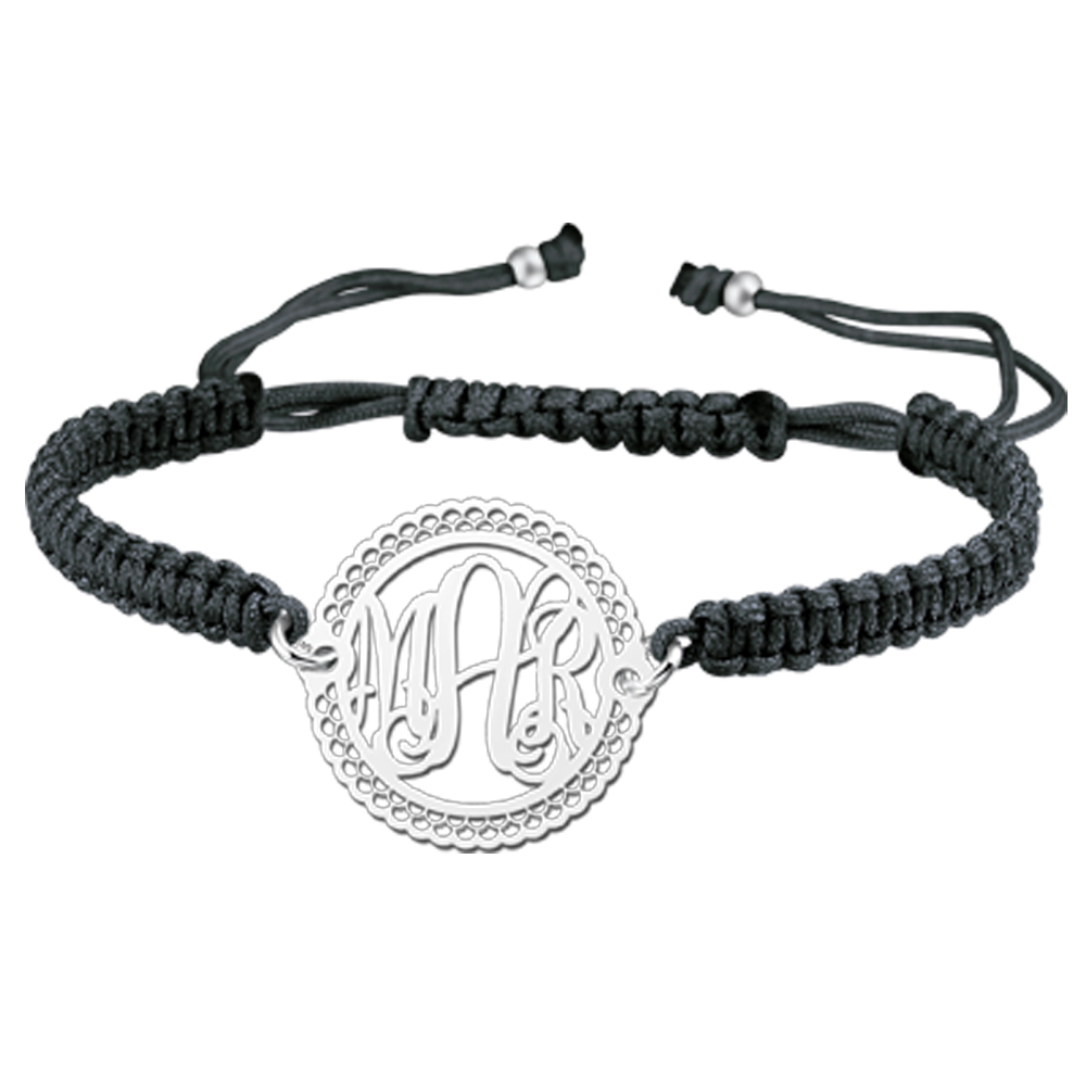 Armband mit Monogrammen und Verzierung