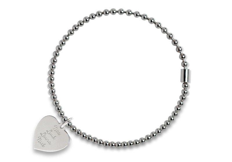 Silbernes Dehnarmband mit Charme Silbernes Dehnarmband mit Charme