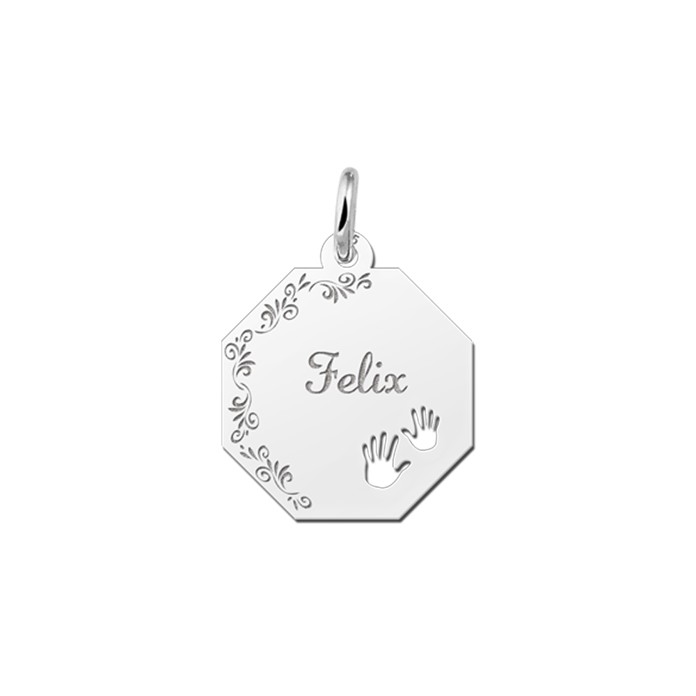 Eckiger Kettenanhänger aus Silber, Verzierung und Händchen Eckiger Kettenanhänger aus Silber, Verzierung und Händchen