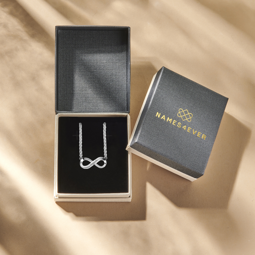 Unendlichkeitshalskette mit Zirkonia aus Silber