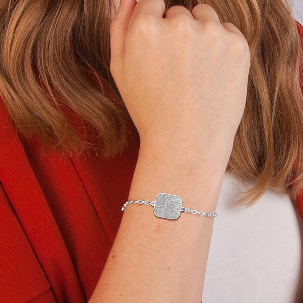 Silberarmband mit abgerundetem rechteckigem Fingerabdruck-Anhänger
