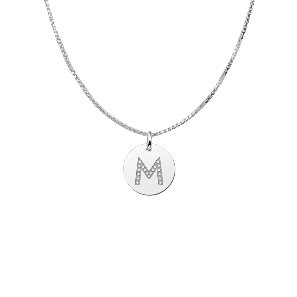 Silberne Kette mit Buchstaben Anhänger