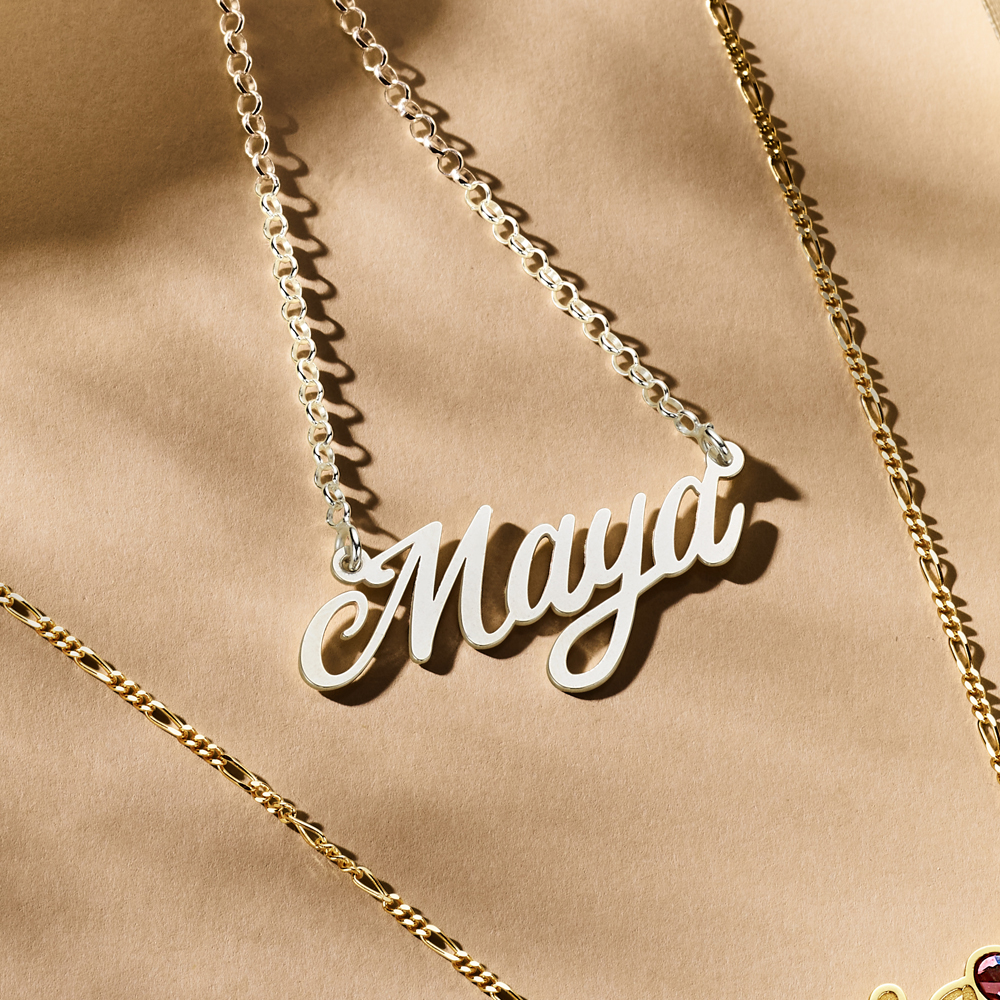 Silberne Namenskette Model Maya